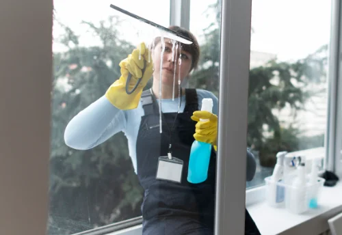 Nettoyage de vitres intérieures et extérieures à Bretigny